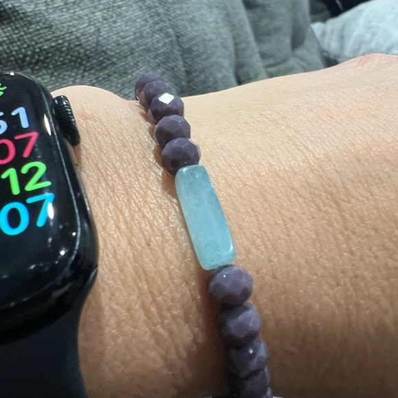 Plum and turquoise stretchy bracelet one-of-a-kind - Picture 2 of 4